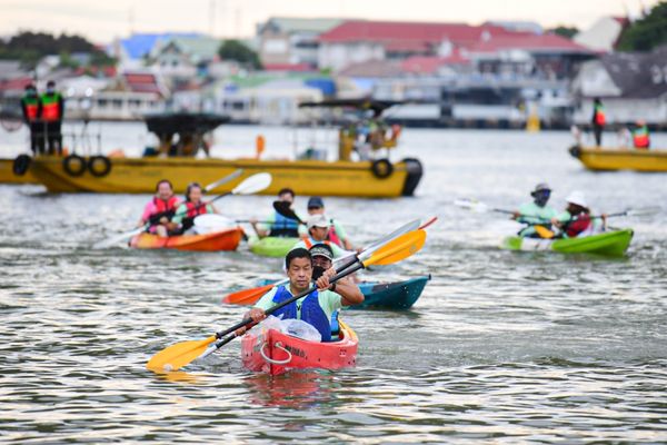 ชัชชาติ ปลูกต้นไม้ พายเรือเก็บขยะวันสิ่งแวดล้อมโลก 2565