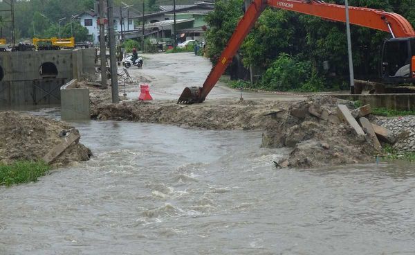 ฝนถล่มนราธิวาส น้ำท่วมหลายอำเภอ