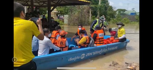 สถานการณ์น้ำท่วมอ่างทอง สิงห์บุรี ยังหนัก-ชัยวุฒิ ลงพื้นที่ช่วยเหลือผู้ประสบภัย