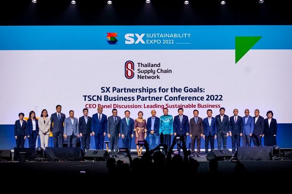 หอการค้าไทย - ศุภชัย เจียรวนนท์ พร้อมด้วย CEO ชั้นนำของไทย ชมบูธ CPF ในงาน SX 2022