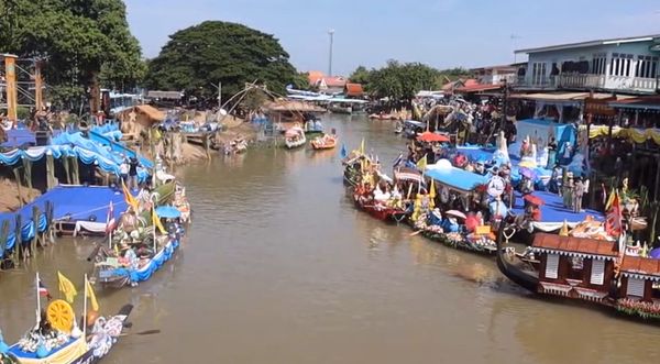 อลังการ! อยุธยาจัด แห่เทียนพรรษา ทางน้ำคลองลาดชะโด 