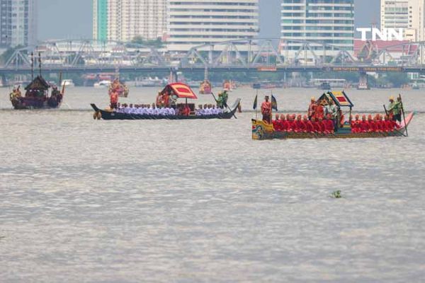 ยุติการซ้อมขบวนพยุหยาตราทางชลมารค หลังฝนตกอย่างหนักเพื่อความปลอดภัย