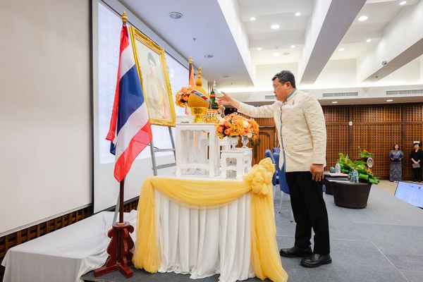 ปลัด มท. ลุยใต้ 14 จังหวัด หนุน ผ้าไทยใส่ให้สนุก ตามรอยพระดำริ