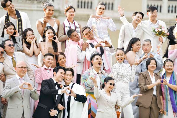 เปิดทำเนียบฯ ถ่ายภาพประวัติศาสตร์ “สมรสเท่าเทียม” ธงสีรุ้งปักลงบนประเทศไทย