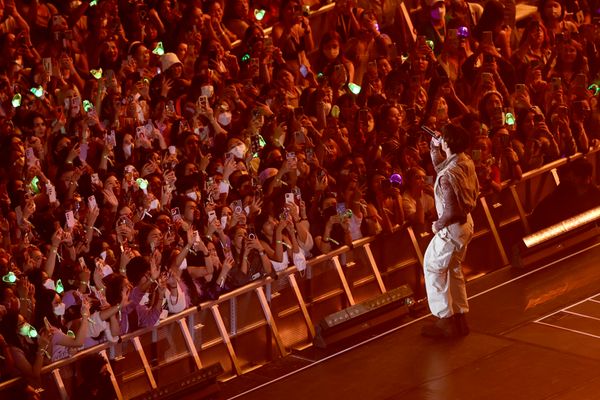 สีเขียวทั้งฮอลล์!  ภาพบรรยากาศ คอนเสิร์ต Mark Tuan The Other Side Asia Tour  ในวันแรก 