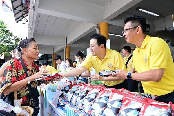 ซีพี-มูลนิธิดวงประทีป “ครัวปันอิ่ม แจกข้าวกล่องเพื่อชุมชนคลองเตย”