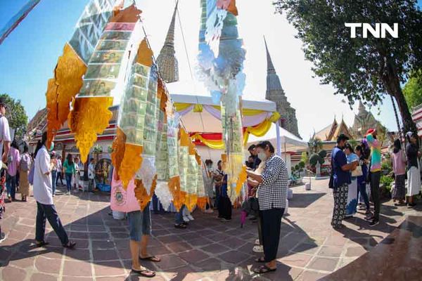 นทท.ไหว้พระวันขึ้นปีใหม่ ศาลหลักเมือง วัดพระแก้ว วัดโพธิ์ คึกคัก