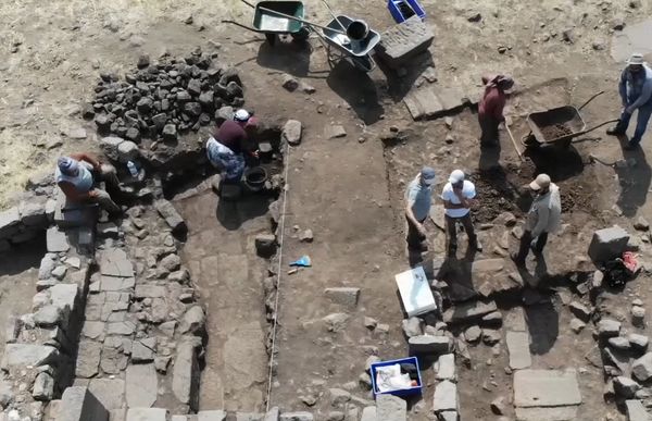ตุรกีพบ “ตรีศูลโบราณ” อายุ 1,800 ปี ในหมู่บ้านอัสซอส