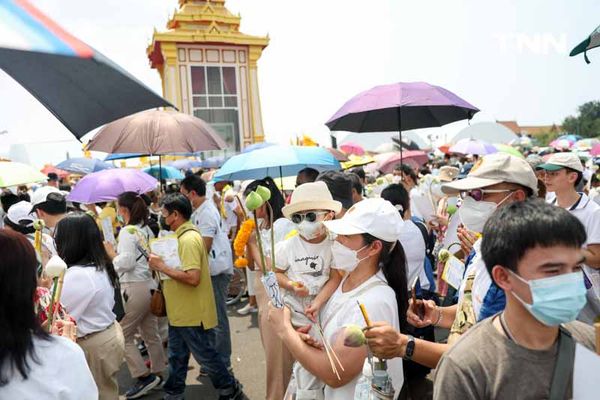 วันสุดท้ายเนืองแน่น ชาวพุทธเข้ากราบพระบรมสารีริกธาตุและพระอรหันตธาตุ