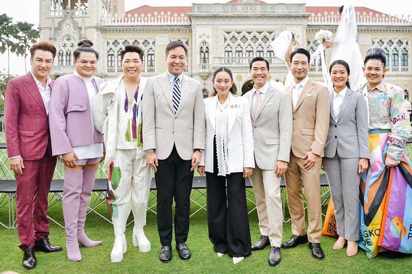 เปิดทำเนียบฯ ถ่ายภาพประวัติศาสตร์ “สมรสเท่าเทียม” ธงสีรุ้งปักลงบนประเทศไทย