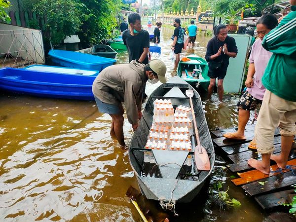 CPF เคียงข้างคนไทย …ส่งอาหารจากใจ สู้ภัยน้ำท่วม มอบเสบียงถึงมือประชาชน 23 จังหวัด