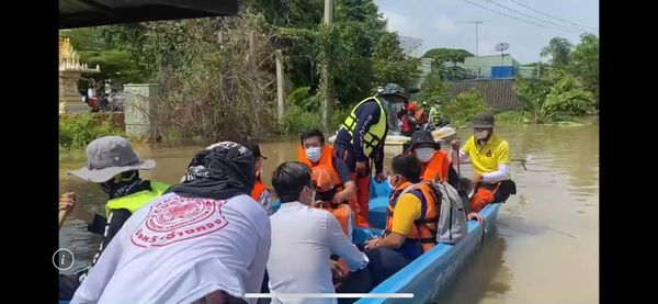 สถานการณ์น้ำท่วมอ่างทอง สิงห์บุรี ยังหนัก-ชัยวุฒิ ลงพื้นที่ช่วยเหลือผู้ประสบภัย