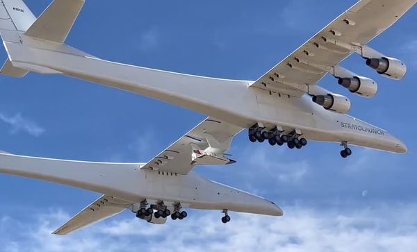 เครื่องบินยักษ์จาก Stratolaunch ทดสอบบรรทุกเครื่องบินไฮเปอร์โซนิกสำเร็จ