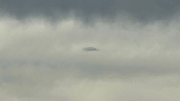 UFO ? ผอ.รพ.สต. ถ่ายวัตถุปริศนา 4 ลำ เหนือท้องฟ้าขอนแก่น ชมคลิปที่นี่