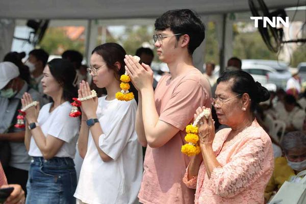 วันสุดท้ายเนืองแน่น ชาวพุทธเข้ากราบพระบรมสารีริกธาตุและพระอรหันตธาตุ