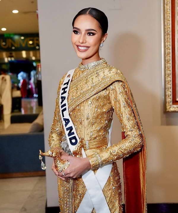 โอปอล สุชาตา สวม ชุดไทยศิวาลัย สุดงดงาม ร่วมงานเปิดตัวมงกุฎ Miss Universe 2024