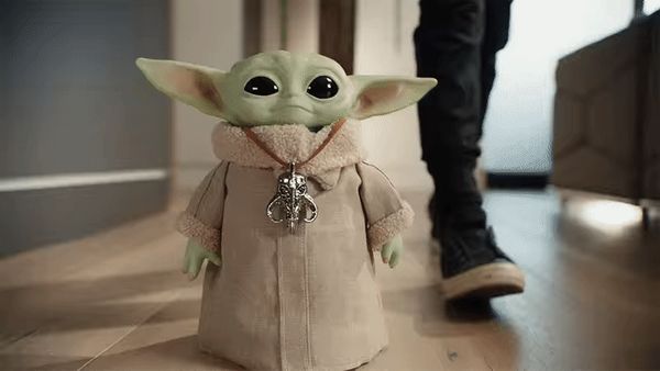 น่ารักไม่ไหว! ของเล่นใหม่ “BABY YODA” ใช้รีโมทสั่งกระดิกหู เดินเตาะแตะรอบบ้านได้