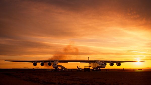 เครื่องบินยักษ์จาก Stratolaunch ทดสอบบรรทุกเครื่องบินไฮเปอร์โซนิกสำเร็จ