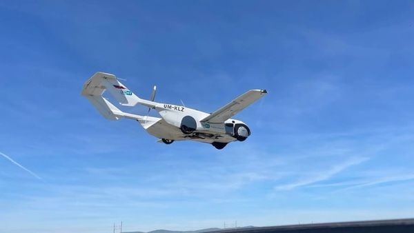 รถบินได้จาก KleinVision พาผู้โดยสารบินขึ้นบนท้องฟ้าเป็นครั้งแรก !
