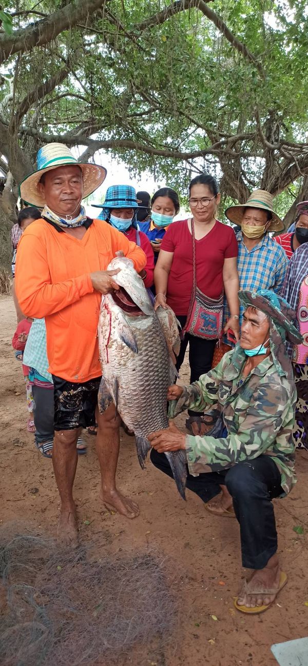 สุดคึกคัก! ชาวบ้านนับร้อย แห่ทอดแห ผ่อนคลายช่วงโควิดระบาด