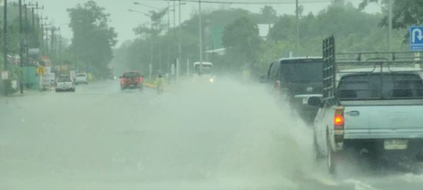 ตราดฝนถล่ม น้ำท่วมโรงเรียน บ้านพักครู ถนนหลายสาย