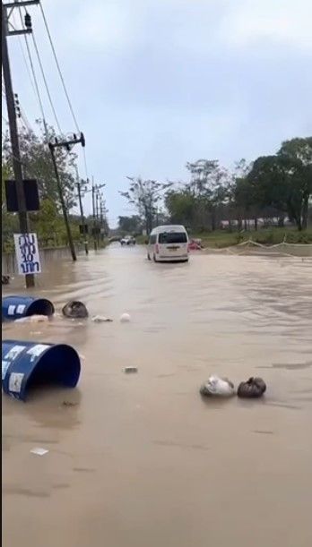 ฝนกระหน่ำภูเก็ต-น้ำท่วมขัง นทท.ต้องเผื่อเวลาไปสนามบิน 2-3 ชั่วโมง