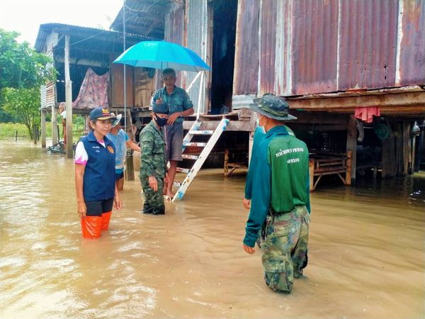 ‘พายุโนรู’เติมลำน้ำมูล ทะลักท่วมปราสาทหินพิมาย-บ้านปชช.ริมน้ำ