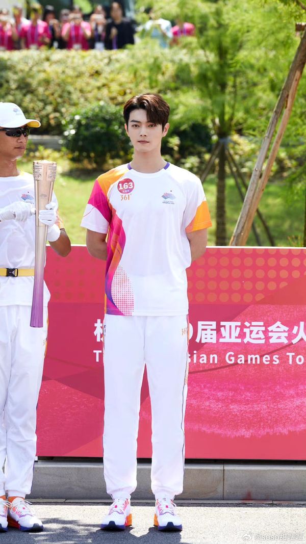 “สวี่ข่าย” วิ่งคบเพลิง Asian Games ครั้งที่ 19 (มีคลิป)