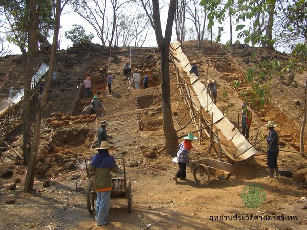 เมืองโบราณศรีเทพ เปิดภาพประวัติศาสตร์ เขาคลังนอก ช่วงขุดค้นปี 2551