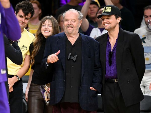 Jack Nicholson  ไปชมการแข่งขันบาสเก็ตบอลครั้งแรกนับจากปี 2021