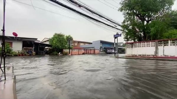 ฝนถล่มฉะเชิงเทรา! น้ำท่วมขังรอการระบาย