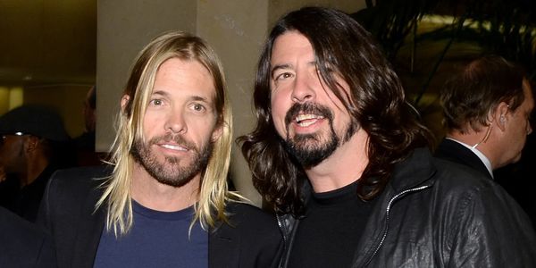 สุดซึ้ง  “Foo Fighters” แสดงเพลง Everlong อุทิศให้ “Taylor Hawkins” (มีคลิป)