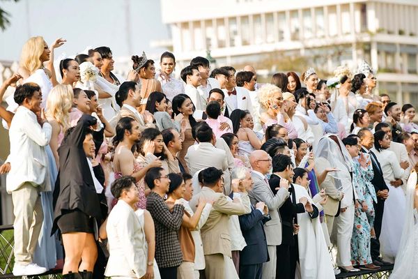 เปิดทำเนียบฯ ถ่ายภาพประวัติศาสตร์ “สมรสเท่าเทียม” ธงสีรุ้งปักลงบนประเทศไทย