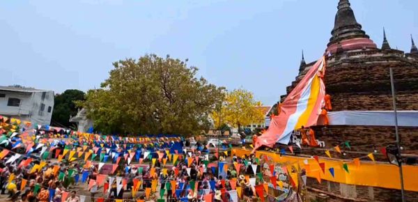 สงกรานต์พิษณุโลก! เปิดภาพสรงน้ำพระบรมสารีริกธาตุ ห่มผ้าเจดีย์หลวง 700 ปี 