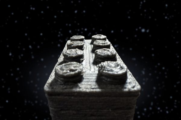 “อิฐอวกาศ” แรงบันดาลใจจาก LEGO ทำจากฝุ่นอุกกาบาตอายุ 4,500 ล้านปี