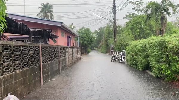 ฝนถล่มฉะเชิงเทรา! น้ำท่วมขังรอการระบาย