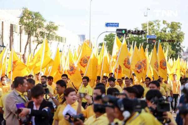 มท.จัดพิธีมอบธงตราสัญลักษณ์ เฉลิมพระเกียรติพระบาทสมเด็จพระเจ้าอยู่หัว 