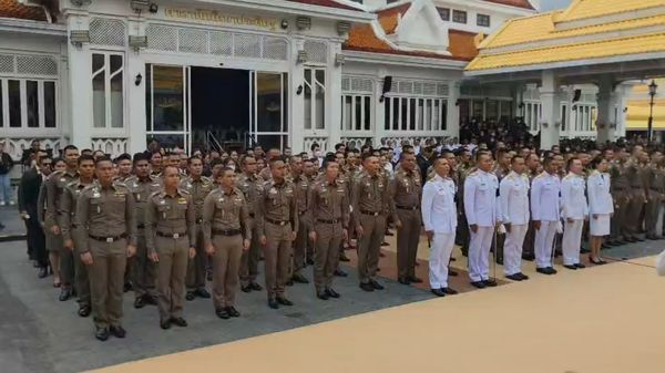 พิธีพระราชทานเพลิงศพ สารวัตรแบงค์ เพื่อนๆร้องเพลงอาลัยครั้งสุดท้าย!