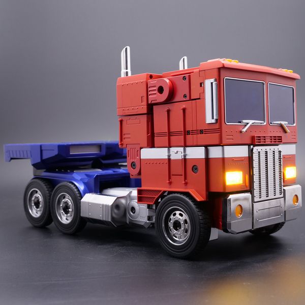 เปิดตัวของเล่นหุ่น Optimus Prime แปลงร่างเองได้ด้วยการสั่งการด้วยเสียง