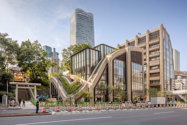 Heatherwick Studio เปลี่ยนย่านเมืองโตเกียวให้กลายเป็นพื้นที่สีเขียว