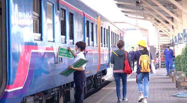 สถานีรถไฟโคราช โอด โควิด-19 ระบาด ทำประชาชนไม่กล้าเดินทาง