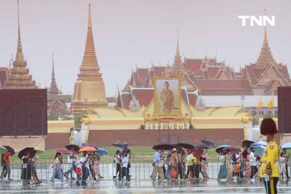 สลุตหลวง 21 นัด เฉลิมพระเกียรติ พระบาทสมเด็จพระเจ้าอยู่หัว