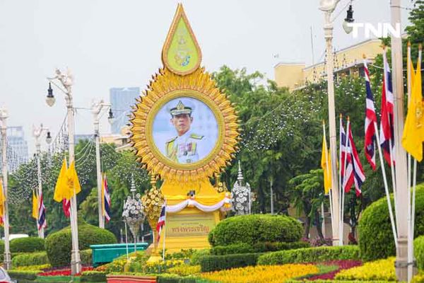 ประดับดอกไม้ เติมสีสันบนถนนประวัติศาสตร์ เฉลิมพระเกียรติในโอกาสพระราชพิธีมหามงคลวันเฉลิมพระชนมพรรษา 2567