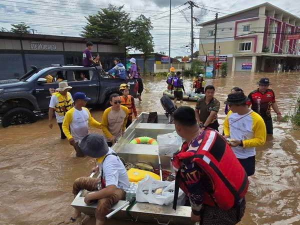 ต๊อด ปิติ เปิดไร่ สิงห์ปาร์ค เชียงราย ตั้งครัวกลางช่วยเหลือ น้ำท่วมแม่สาย