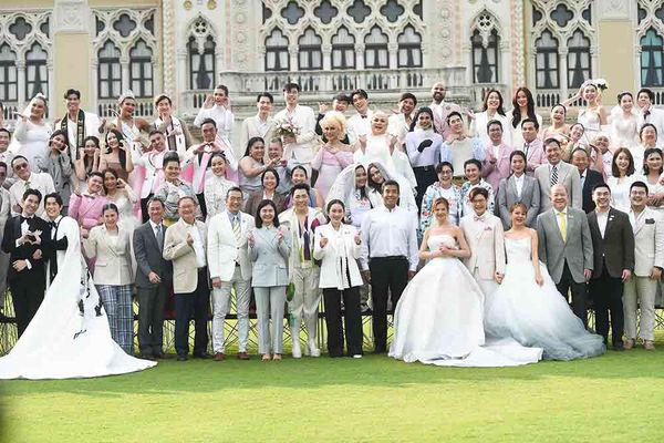 เปิดทำเนียบฯ ถ่ายภาพประวัติศาสตร์ “สมรสเท่าเทียม” ธงสีรุ้งปักลงบนประเทศไทย