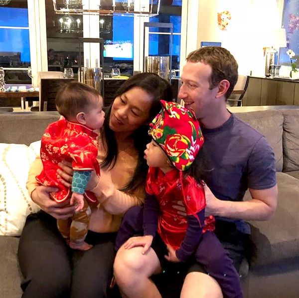 แง้มชีวิต  “Mark Zuckerberg” คุณพ่อของลูกสาวและสามีผู้รักภรรยาสุดหัวใจ