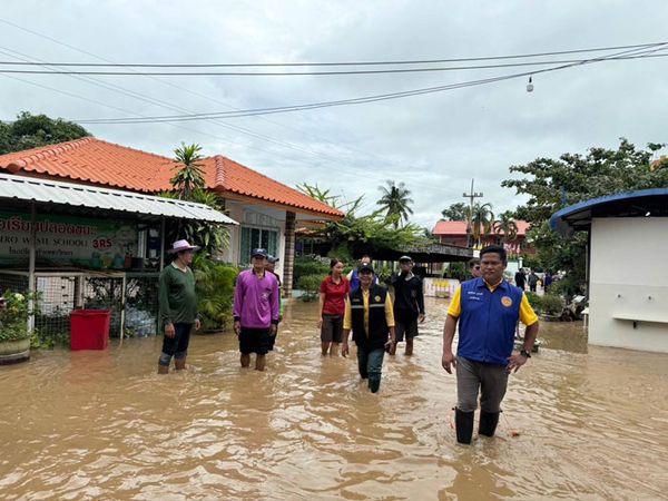 น้ำป่าจากเขาเพชรบูรณ์ทะลักท่วม 4 หมู่บ้านในพิจิตร โรงเรียนปิดเรียน 1 แห่ง