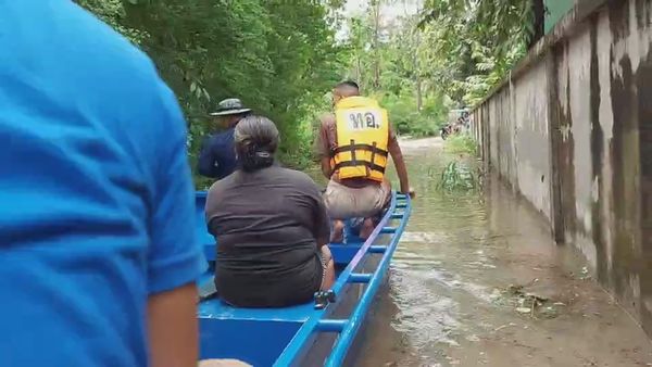 น้ำลำตะคองล้นตลิ่งหนักท่วมเมืองโคราช ซ.มิตรภาพ 4 ขนของไม่ทัน ถนนตัดขาด