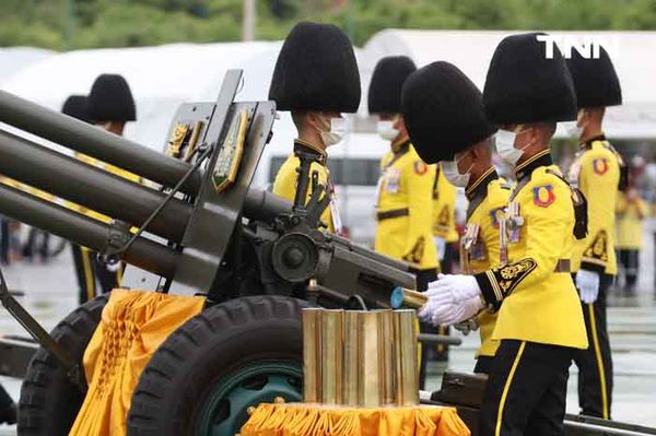 สลุตหลวง 21 นัด เฉลิมพระเกียรติ พระบาทสมเด็จพระเจ้าอยู่หัว