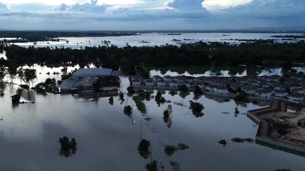 ข่าวน้ำท่วมวันนี้ อุบลฯ ยังอ่วม น้ำทะลักต่อเนื่อง จับตา น้ำชี-มูล ท่วมอีสาน